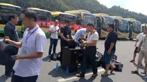 桂東縣總工會(huì)到桂東汽車(chē)站開(kāi)展“夏送清涼”活動(dòng)